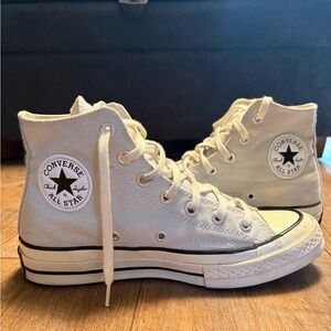 Converse Chuck Taylors Lift Platform Canvas
Size: Womens 7.5